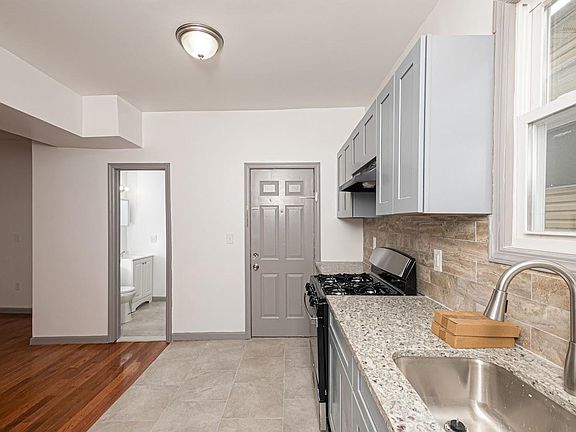 4th image of 24 Stuyvesant Ave #4