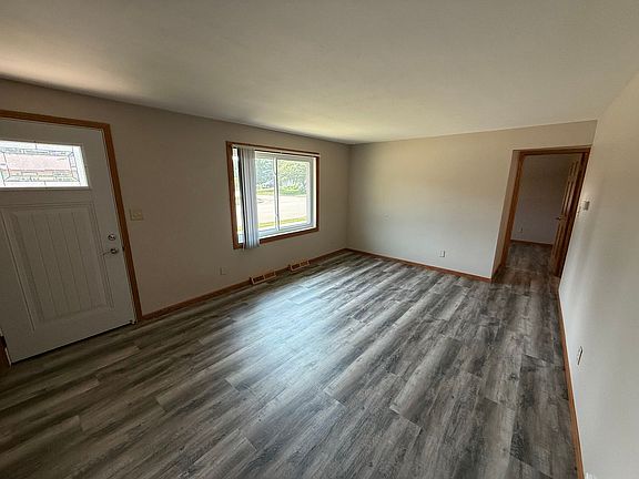 5th image of 952 7th St #952