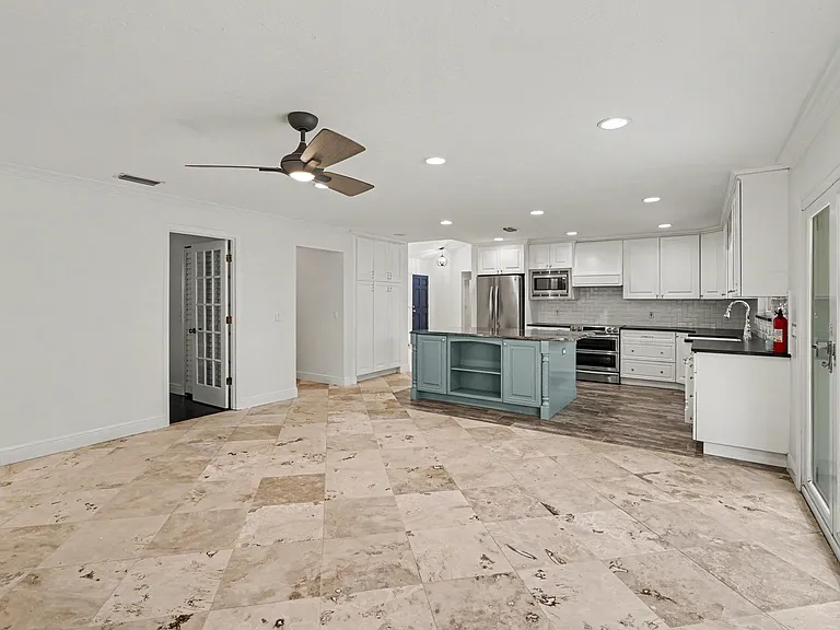 115 11th Ave — Photo 11