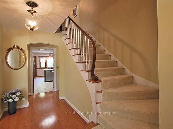 3rd image of 925 S Brainard Ave