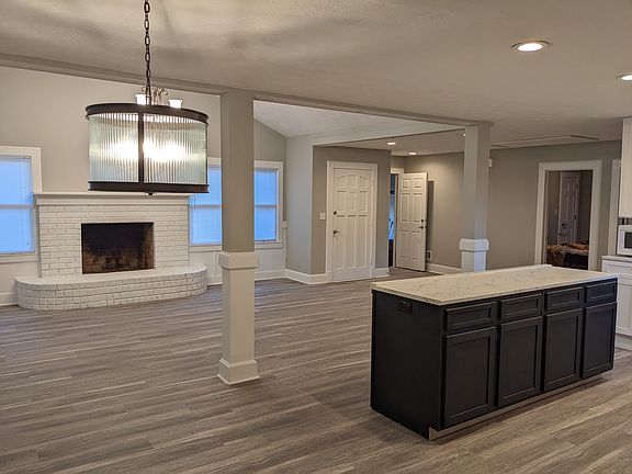 2nd image of 2927 Brooks Dr