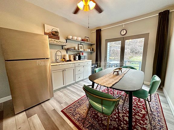 2nd image of 320 Greenfield Ave