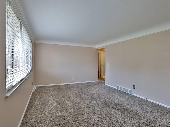 5th image of 10 Edgecombe Dr
