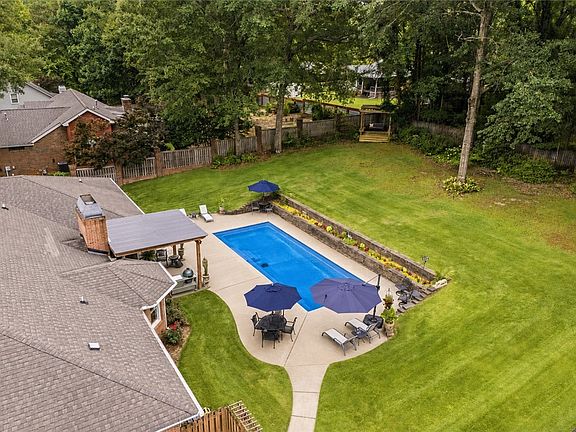 3rd image of 503 Winterburn Ave
