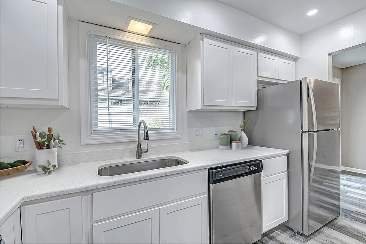 Townhome Kitchen - Woodside Village Apartments
