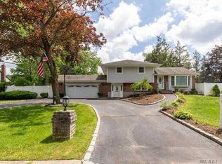 28 Gardenia Dr, Commack, NY 11725