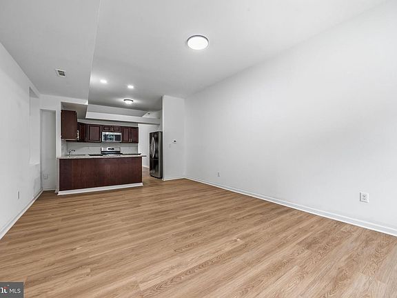 4th image of 1 S Kresson St