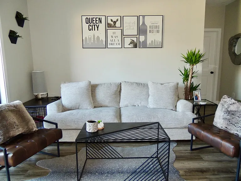 630 Calvert St #302 — Photo 6