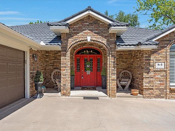 2nd image of 5 Locke Pl