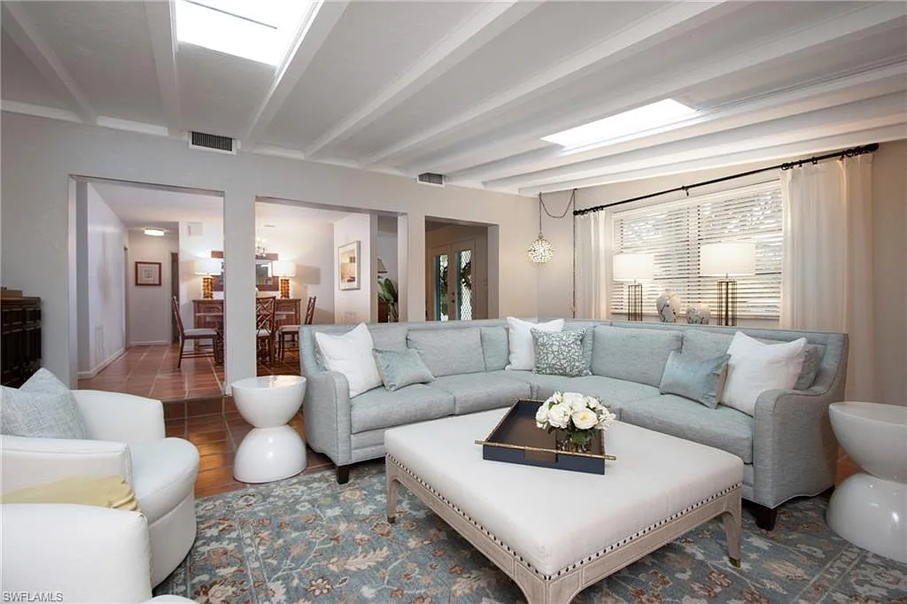 3 bed, 3.0 bath, 2252 sqft, $30,000 — Photo 2