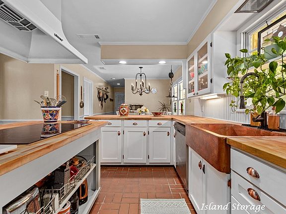 3rd image of 2014 Essex St