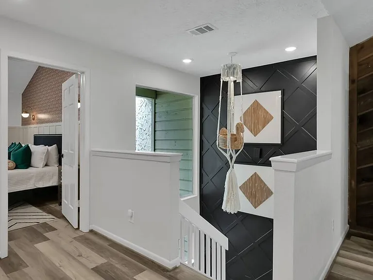 Knollcrest Dr — Photo 4