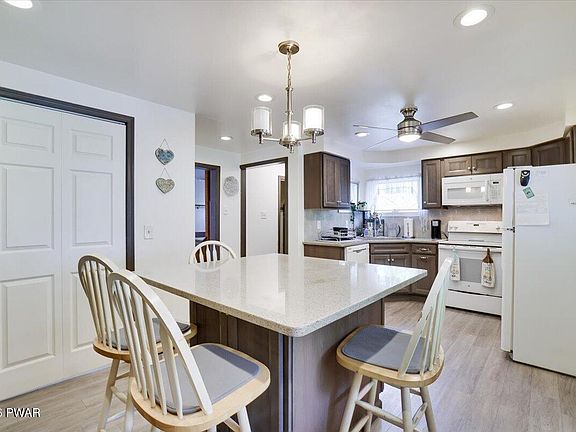 2nd image of 106 Steinecke St