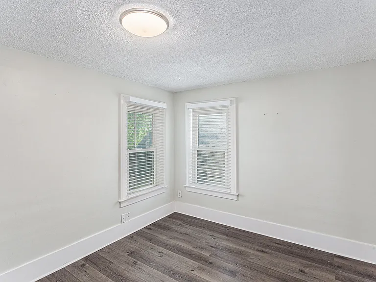 202 N Washington Ave — Photo 15