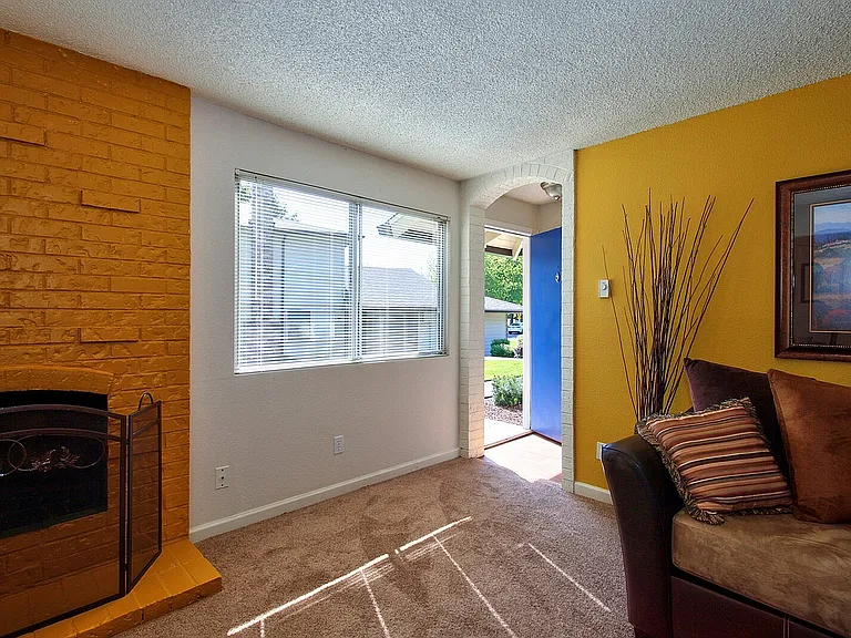 2897 NE Rene Ave — Photo 16