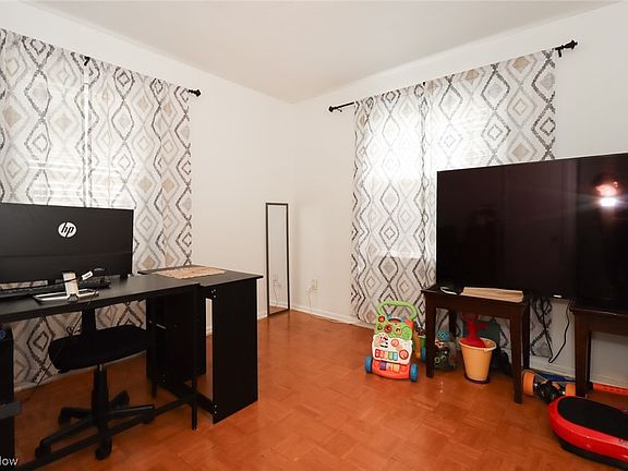 5th image of 15806 Puritas Ave