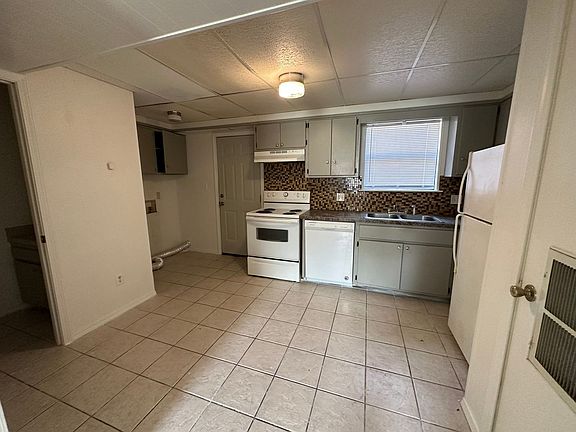 3rd image of 109-119 E 18th Ter #111