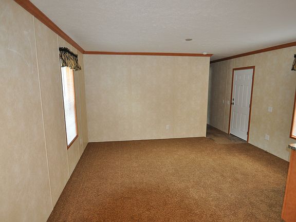 3rd image of 32 Gaslight Dr