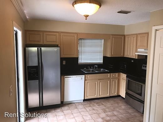 5th image of 3214 W Gandy Blvd APT C