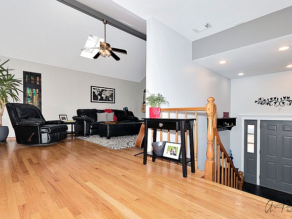 4th image of 36795 N Wildwood Dr
