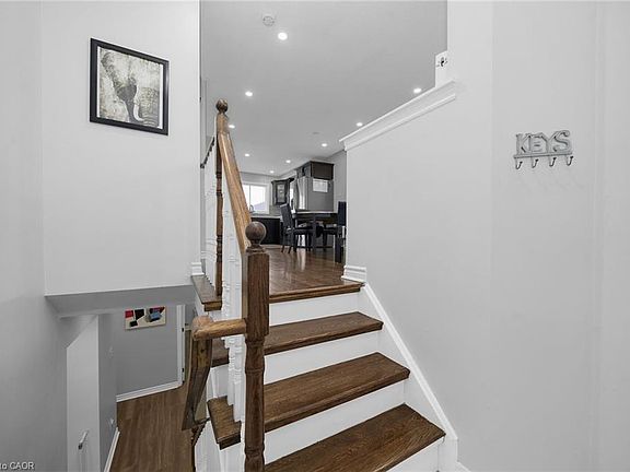 5th image of 114 Royal Orchard Dr