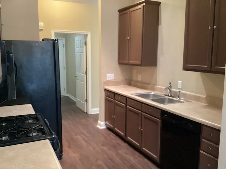 15 Commissioners Ct — Photo 2