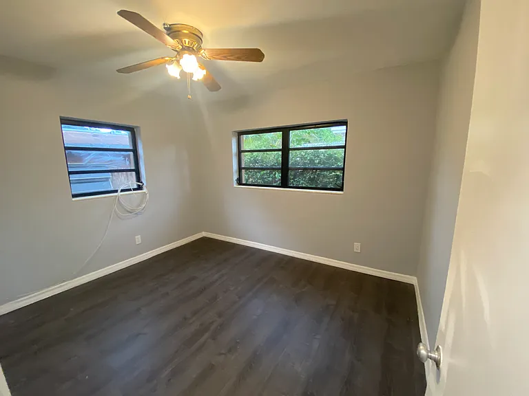 15861 NE 14th Ct — Photo 11