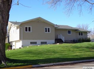 400 7th Ave SW, Wells, MN 56097