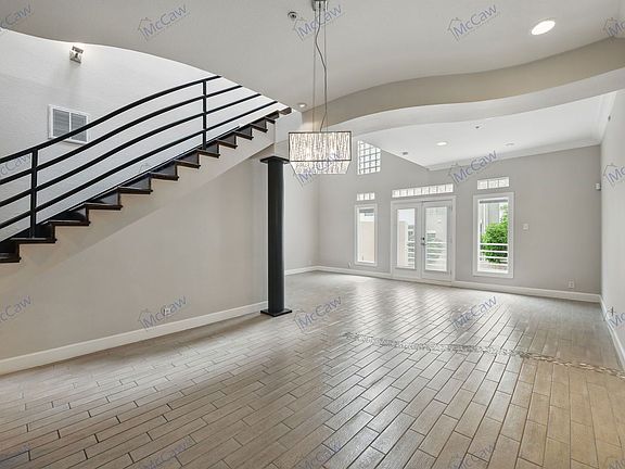 4th image of 4040 Avondale Ave APT 402