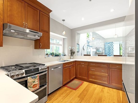 2nd image of 17 Wadsworth Ln #17
