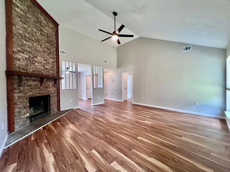 409 Oak St — Photo 5