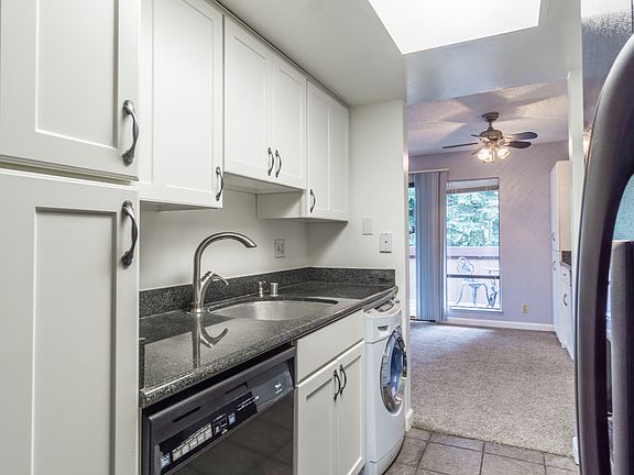 4th image of 1045 Fulton Ave APT 390
