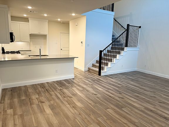 3rd image of 505 4th St #505