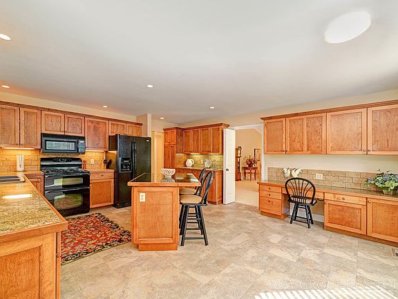 3rd image of 3616 Charlevoix Dr SE
