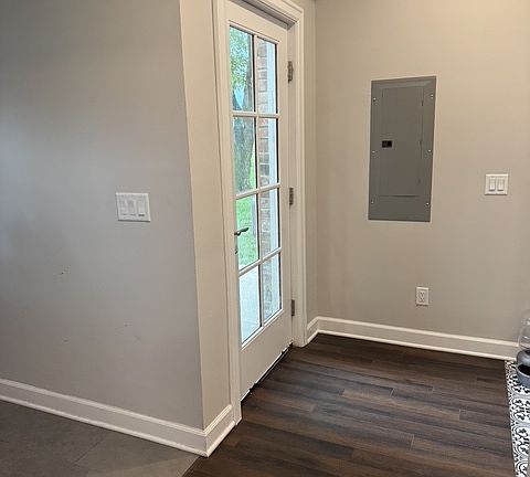 4th image of 611 Hickory St