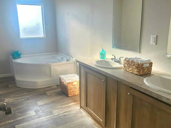 5th image of 34436 W HUNTINGTON Drive W