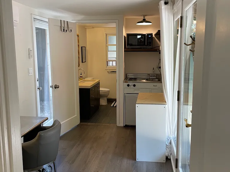 209 Moraga Way — Photo 3
