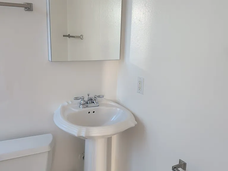 1449 Washington St #7 — Photo 18