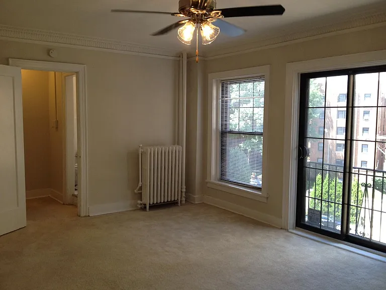Carlyle Apartments — Photo 26