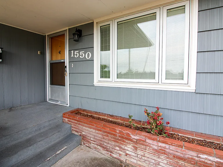 1550 Corina Dr SE — Photo 3