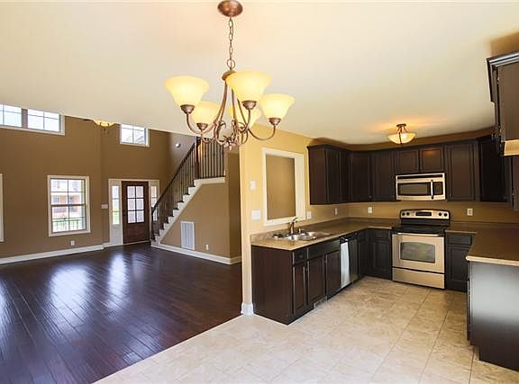 4th image of 741 Cavalier Dr