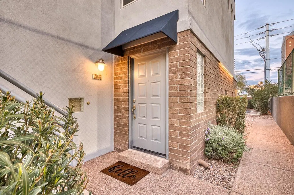 3 bed, 1354 sqft, $2,250 — Photo 1