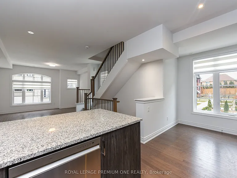 35 Lunar Cres #128 — Photo 10