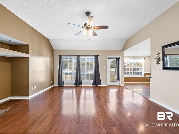 4th image of 27057 Stratford Glen Dr