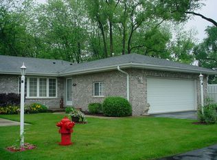15363 Diamond Dr, Oak Forest, IL 60452