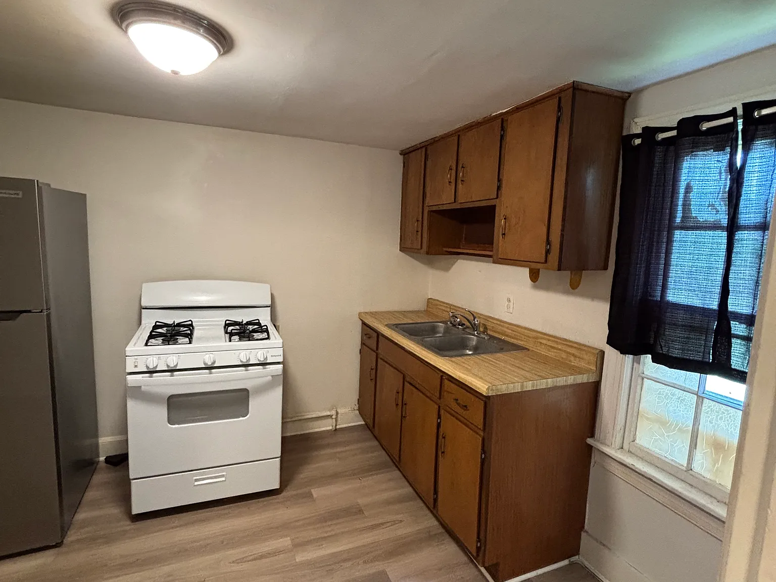 1 bed, 1.0 bath, $850 — Photo 2
