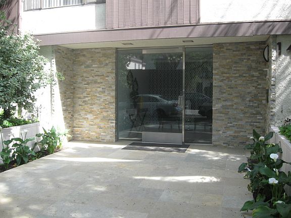 2nd image of 1434 Greenfield Ave APT 305