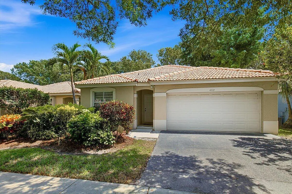 4112 Pine Ridge Ln — Photo 1
