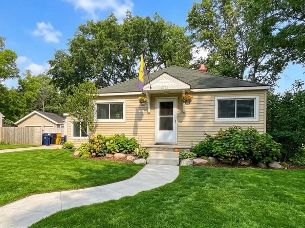 6735 Cooley Lake Rd, West Bloomfield, MI 48324