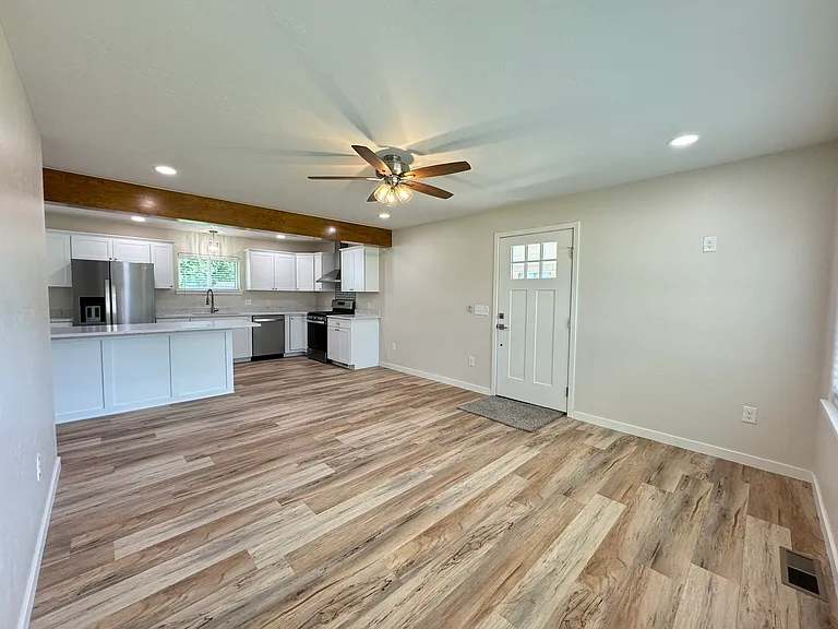 1442 E Broadway St — Photo 39